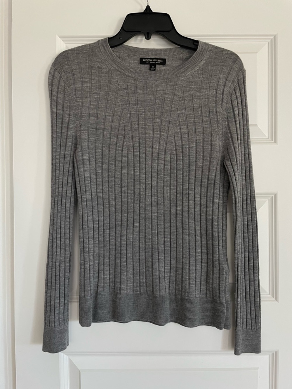Banana Republic 100% merino wool Ribbed Gray Crewneck Sweater